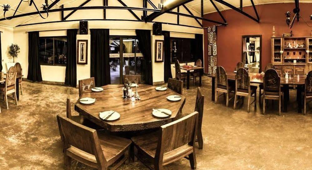 Etotongwe Lodge Outjo Dış mekan fotoğraf